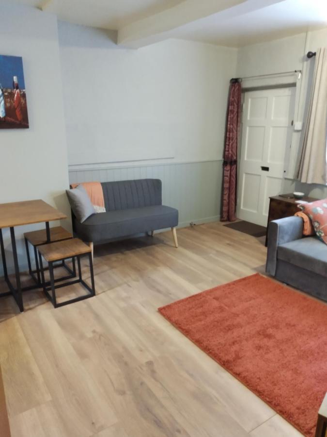Self Contained Flat In Llanfyllin Powys Apartment Exterior photo